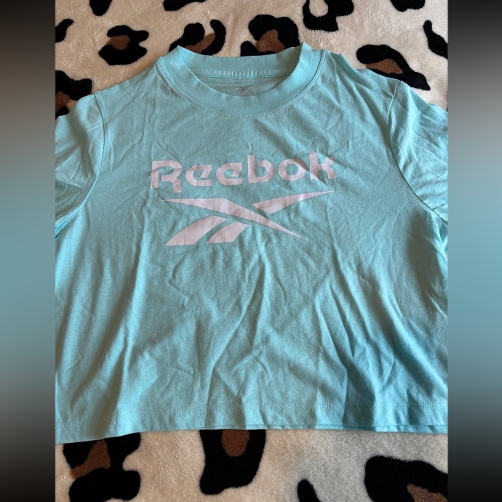 Reebok women’s size XL athletic crop top Tee T-shirt in digital glow blue, nwot
